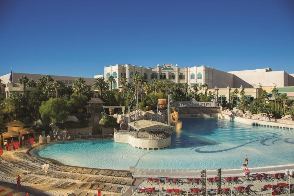 Mandalay Bay Resort And Casino By Suiteness Las Vegas Exterior photo