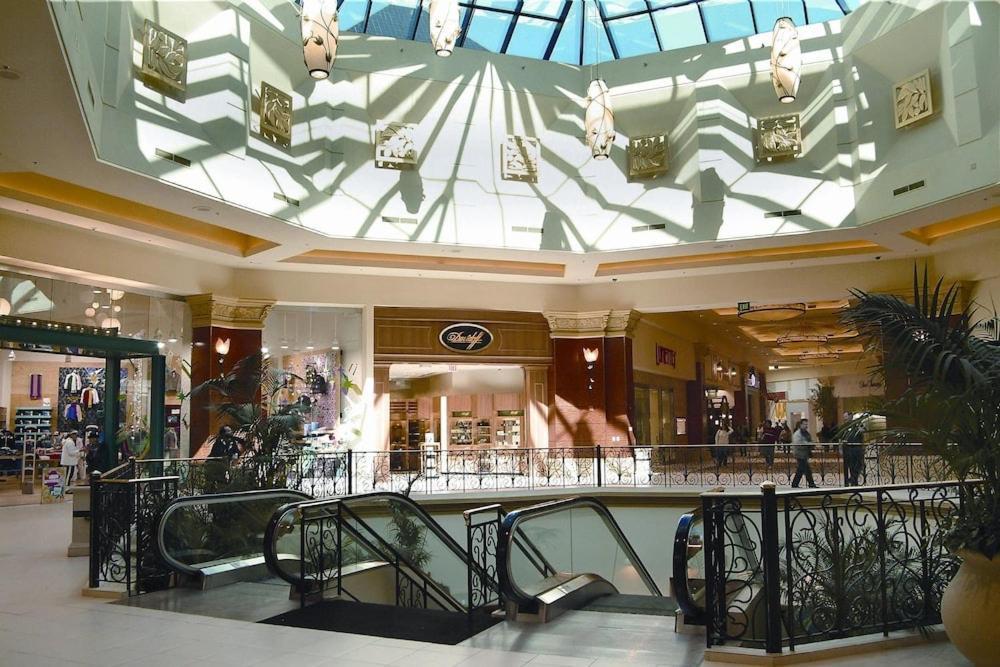 Mandalay Bay Resort And Casino By Suiteness Las Vegas Exterior photo