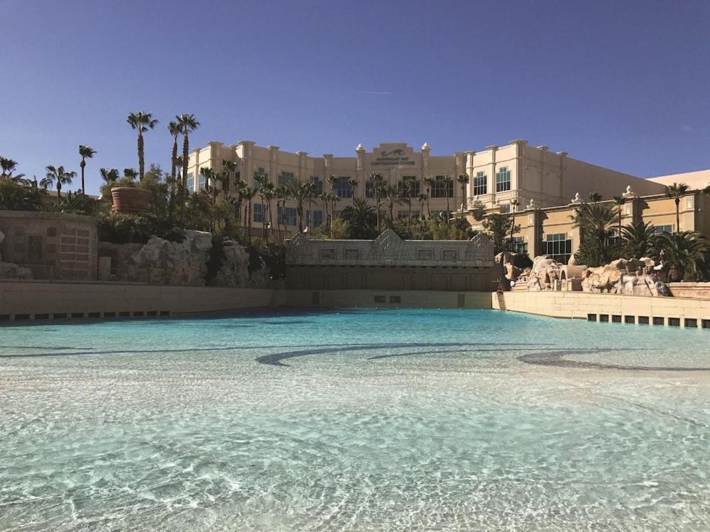 Mandalay Bay Resort And Casino By Suiteness Las Vegas Exterior photo